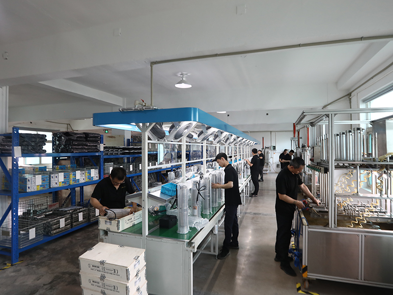 Línea de ensamblaje de bombas de agua solares  